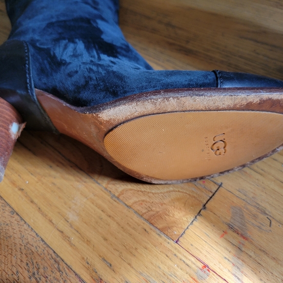 UGG Bkack Suade Boots 8.5 - Picture 4 of 4